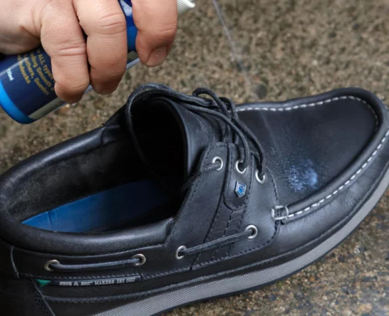 footwear-care_decks-conditioner_832x832_ed04bb0a-16eb-4f47-a21f-e049adb2fa03